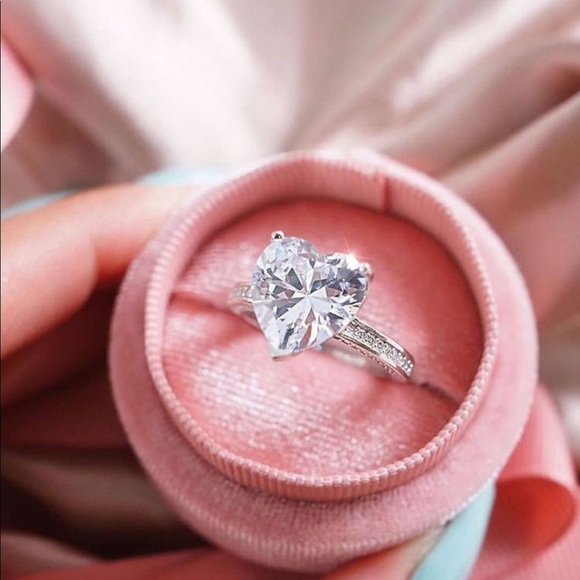 NEW 925 STERLING SILVER DIAMOND HEART RING, CUTE RING, SHINY RING. - Picture 4 of 4